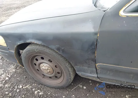 2011 Ford Crown Victoria Commercial Long Wheelbase z USA, uszkodzony, nr VIN 2FABP7AV1BX179196